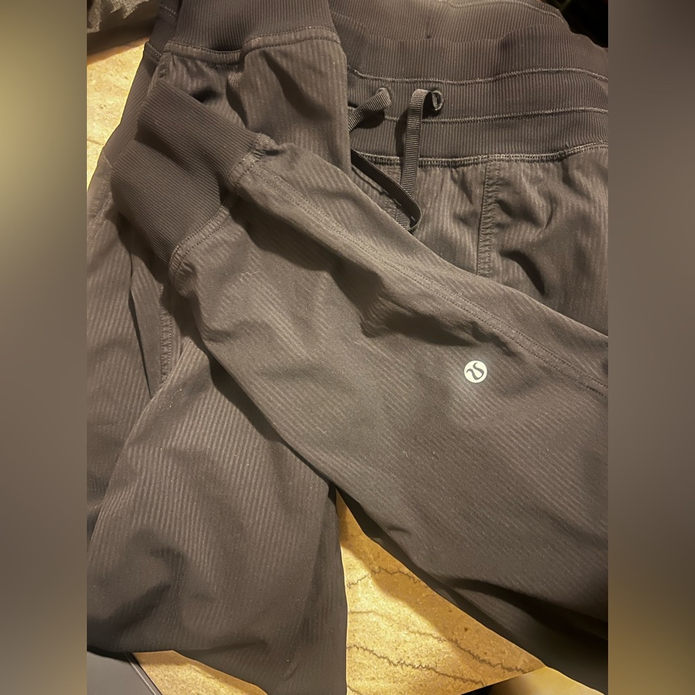 Lululemon Dance Studio Mid-Rise Jogger black size 4 - Picture 4 of 4